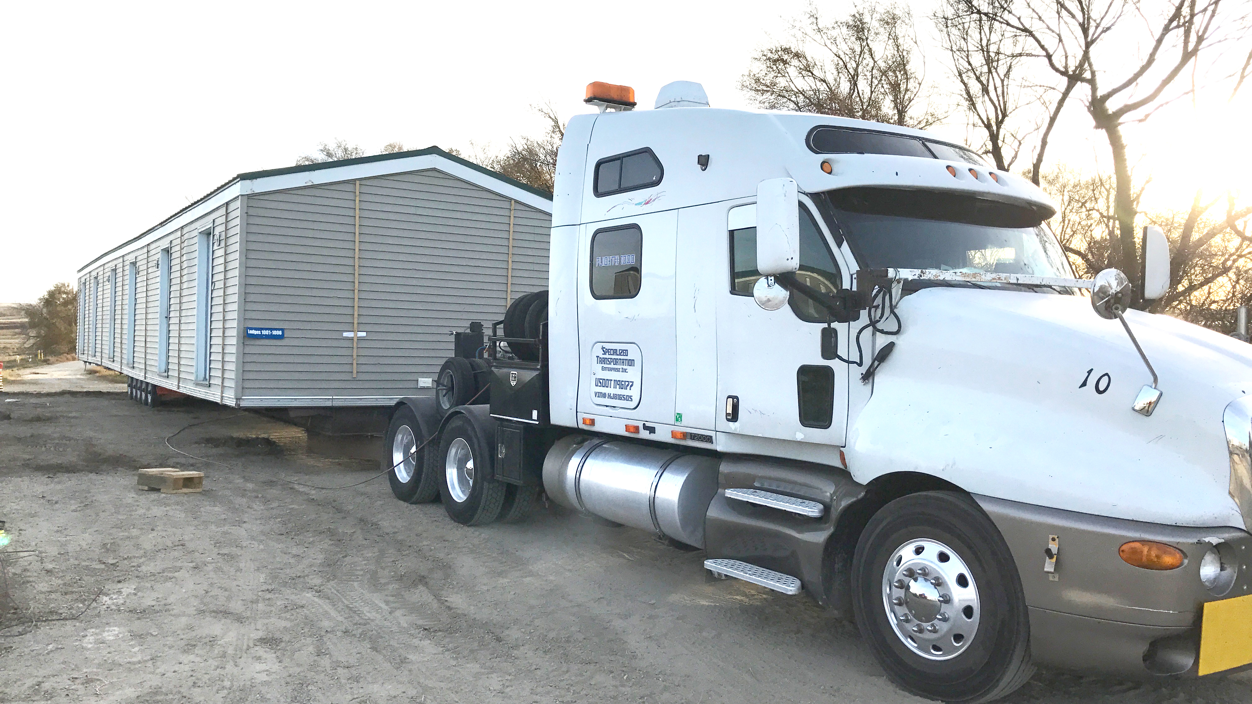 
              THE LEADER IN MOBILE AND MODULAR BUILDING TRANSPORTATION            